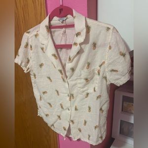 EUC. Rails XS Button up pineapple tshirt.